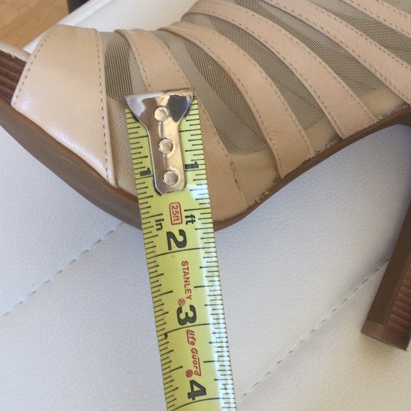 EUC Michael Kors 8.5M Bone/Silver Leather Mesh Open Toe Heels - Picture 13 of 16